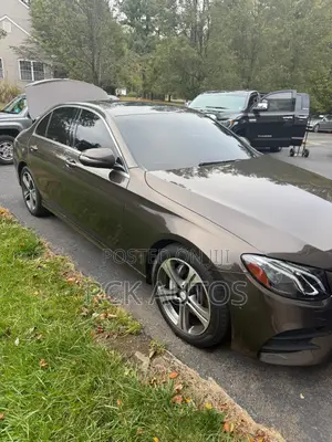 Mercedes-Benz E300 4Matic AWD Sedan (2.0L 4cyl 9A) 2017 Brown