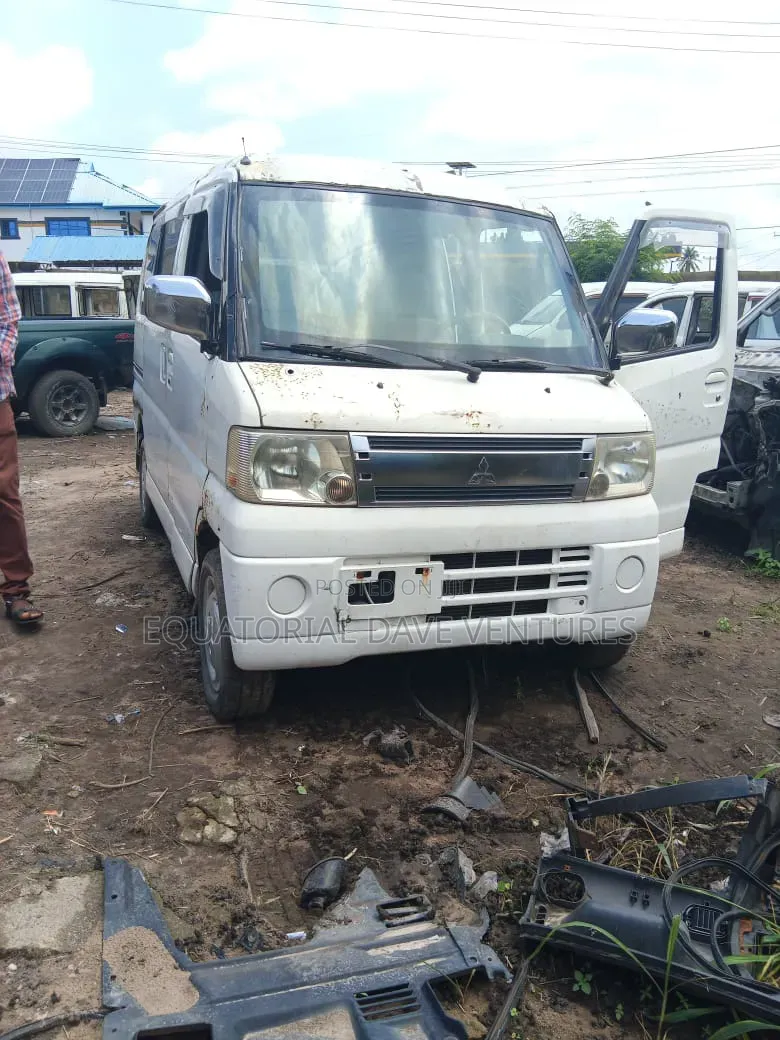 Suzuki Every 2010 White