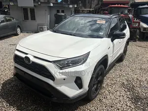 Toyota RAV4 XLE Premium 2021 Off white