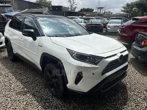 Toyota RAV4 XLE Premium 2021 Off white