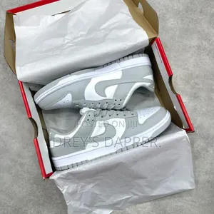 Dunk Low Sneakers