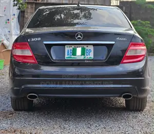 Mercedes-Benz C300 2010 Black