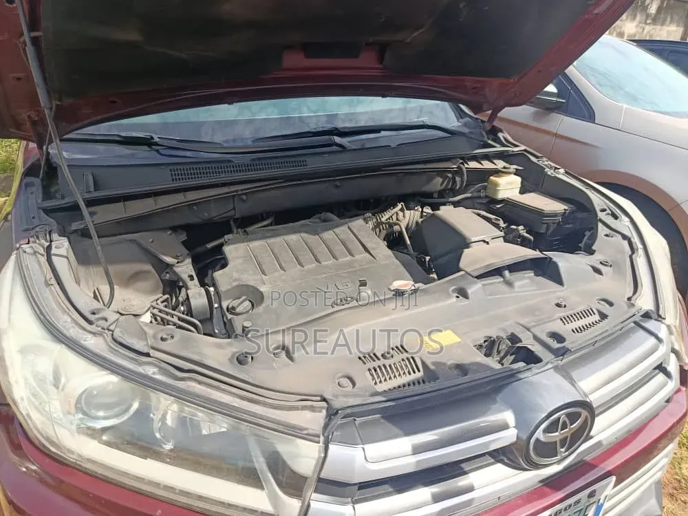 Toyota Highlander XLE V6 4x4 (3.5L 6cyl 6A) 2016 Burgundy