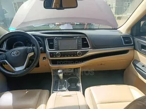 Toyota Highlander XLE V6 4x4 (3.5L 6cyl 6A) 2016 Burgundy