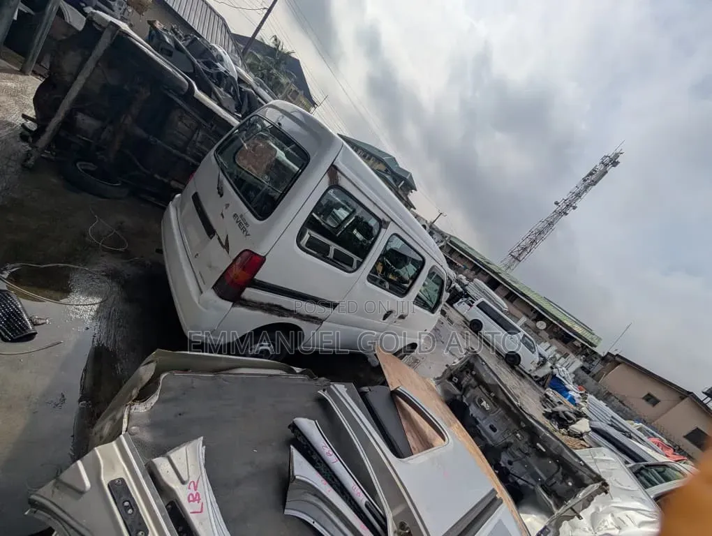 Suzuki APV Minibus 2009 White