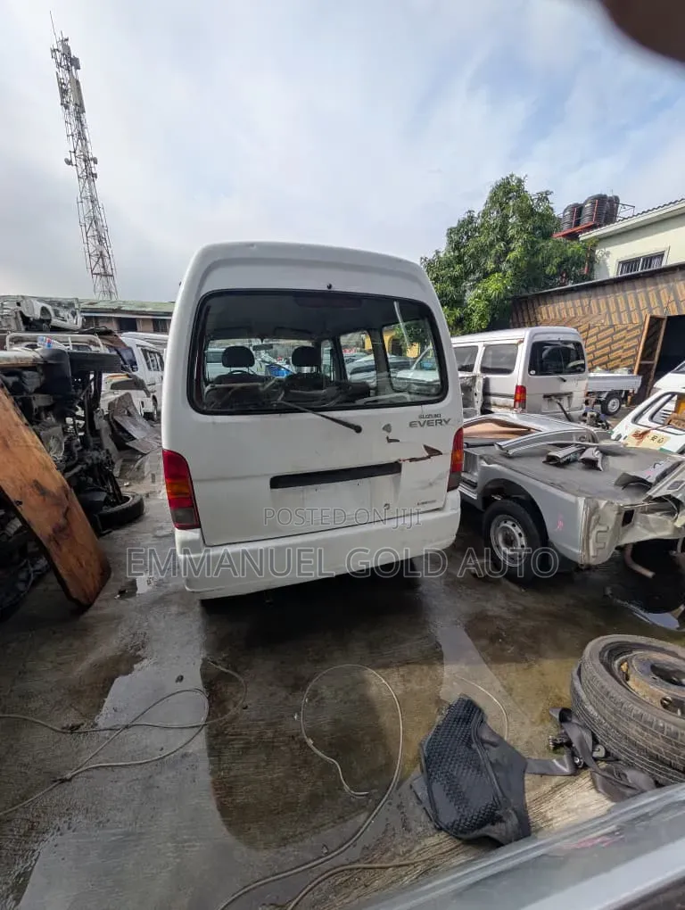 Suzuki APV Minibus 2009 White