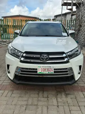 Toyota Highlander XLE 4dr SUV AWD (3.5L 6cyl 6A) 2015 White