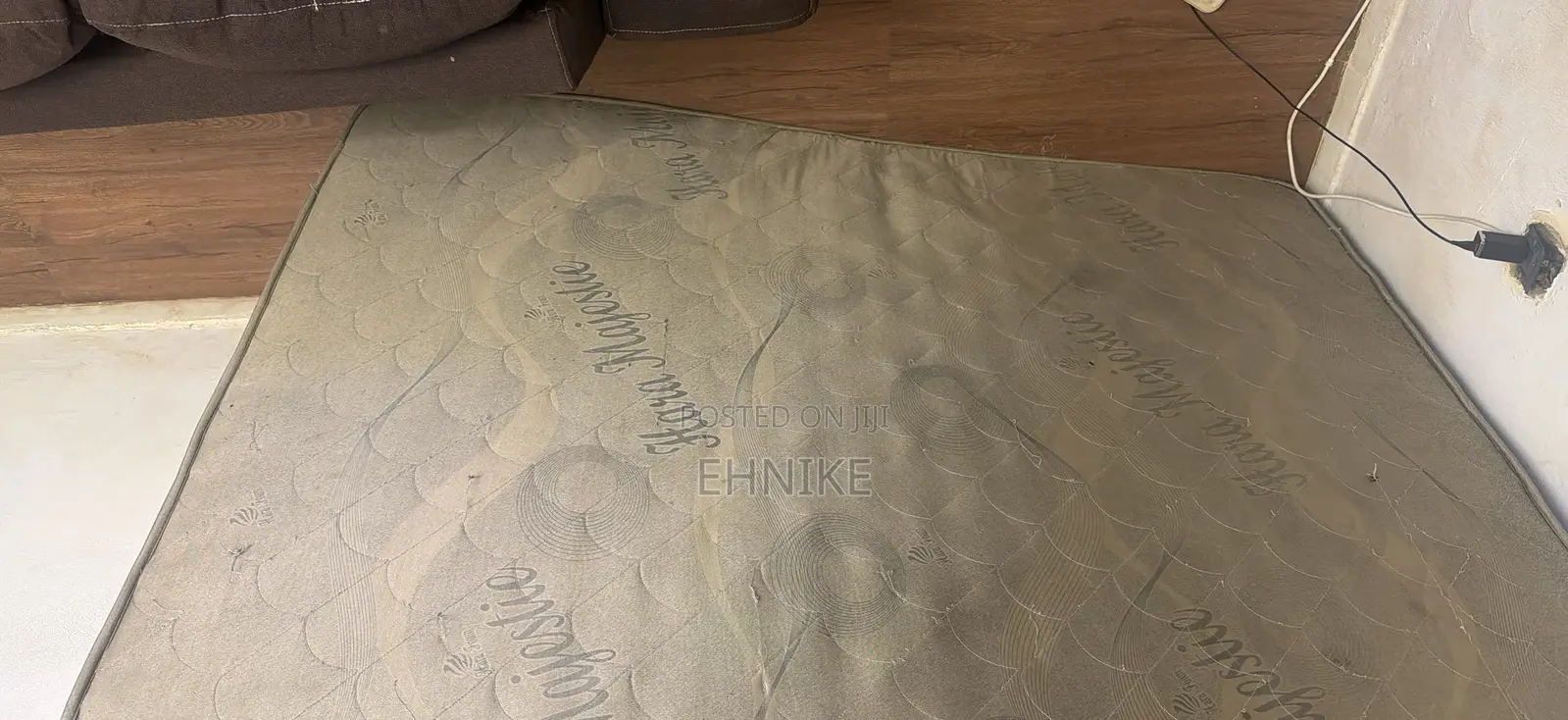 Bed 6by 6 Neatly Used
