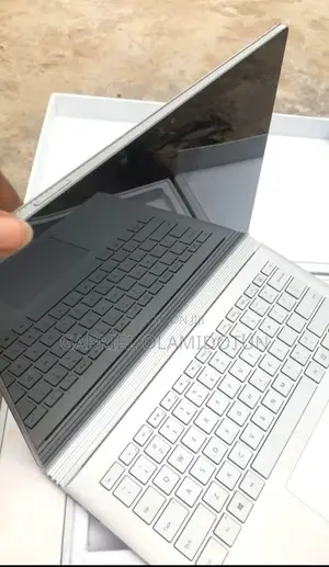Laptop Microsoft Surface Book 2 8GB Intel Core i7 SSHD+SSD 256GB