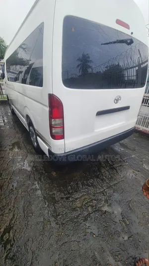 Toyota HiAce 2015 White