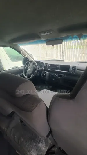 Toyota HiAce 2015 White