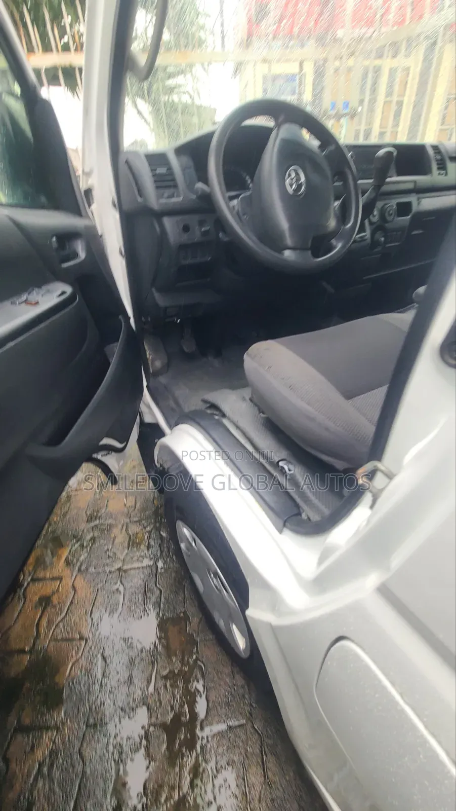 Toyota HiAce 2015 White