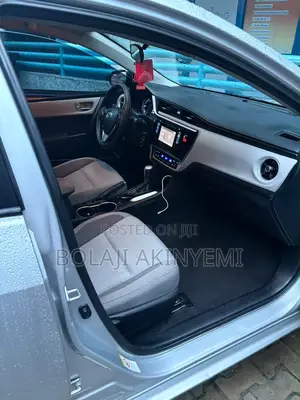 Toyota Corolla 2018 Silver