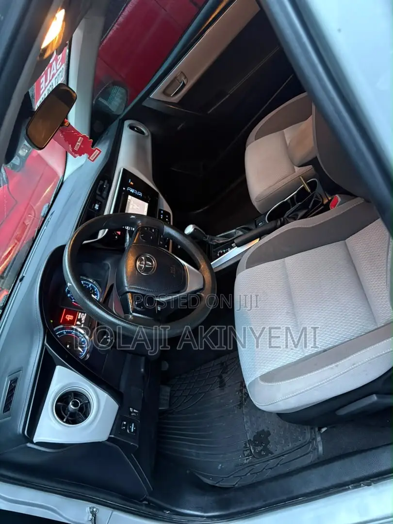 Toyota Corolla 2018 Silver
