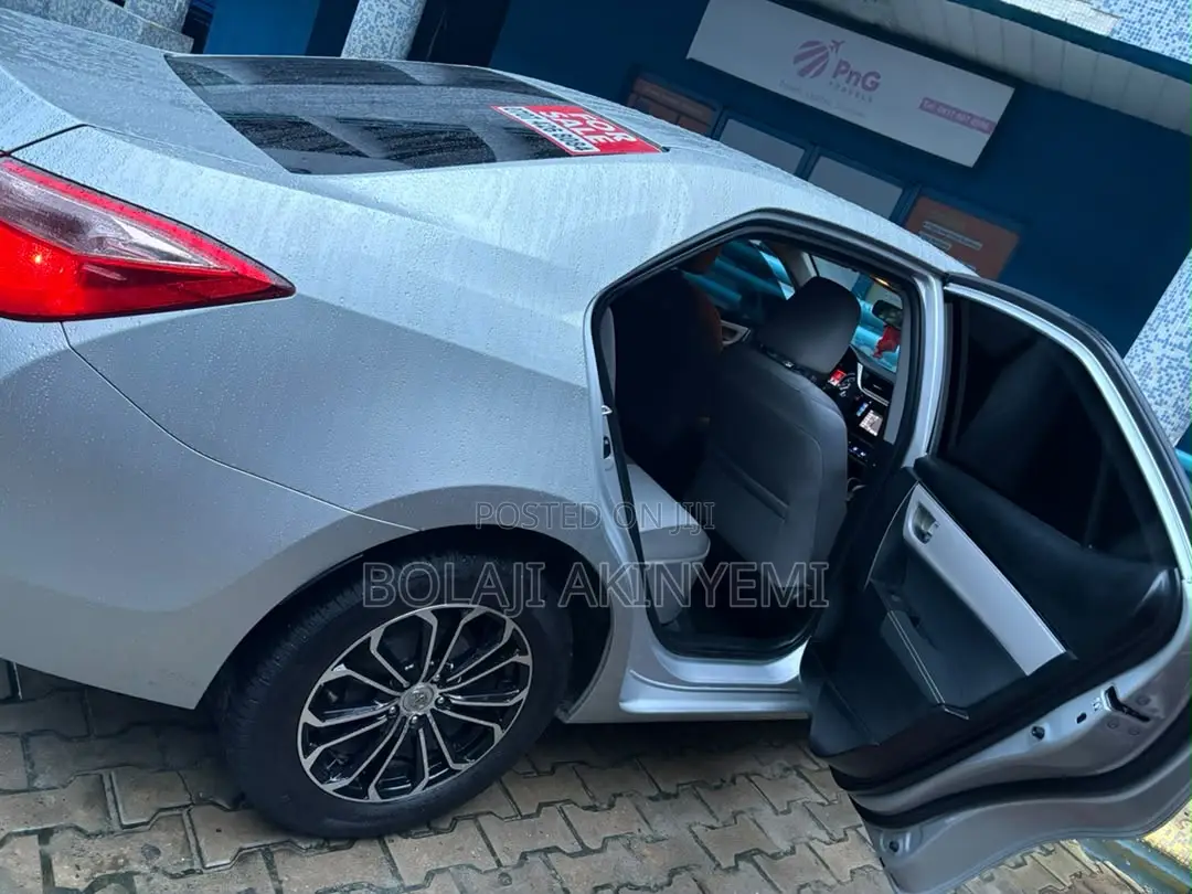 Toyota Corolla 2018 Silver