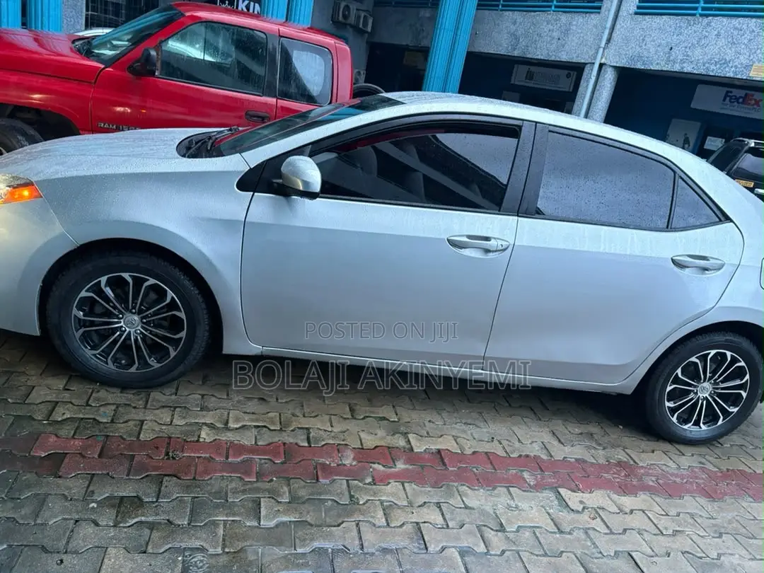 Toyota Corolla 2018 Silver