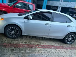 Toyota Corolla 2018 Silver
