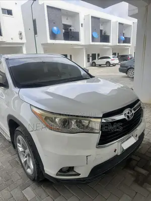 Toyota Highlander XLE V6 4x4 (3.5L 6cyl 6A) 2016 White