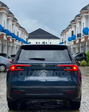 Toyota Highlander XLE AWD 2024 Blue