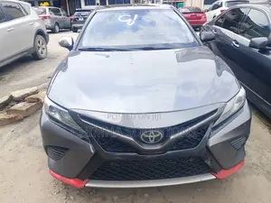 Toyota Camry XSE FWD (2.5L 4cyl 8AM) 2018 Gray