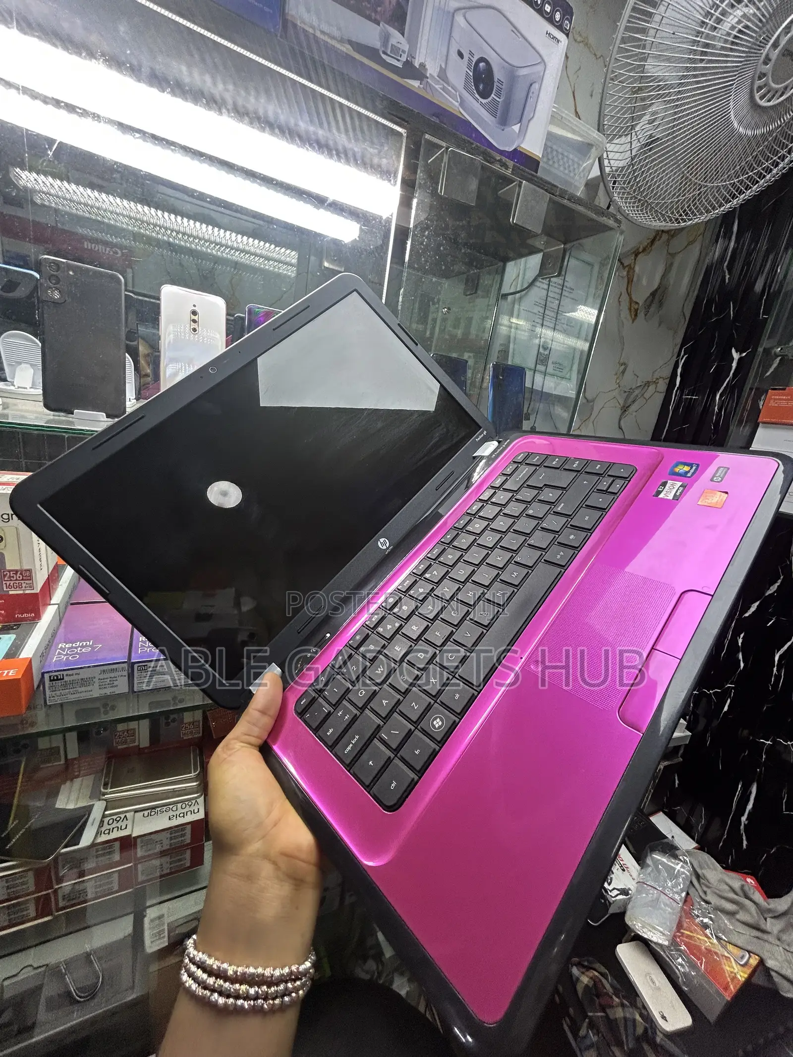 New Laptop HP 2GB Intel Core i7 HDD 32GB