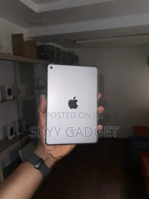 Apple iPad mini 4 128 GB Silver