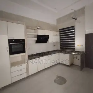 4bdrm Duplex in Lafiaji for rent