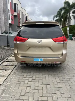 Toyota Sienna LE 7 Passenger 2011 Gold