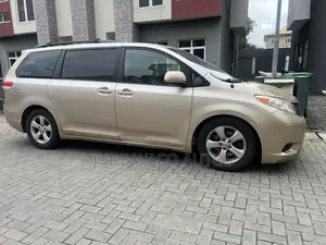 Toyota Sienna LE 7 Passenger 2011 Gold