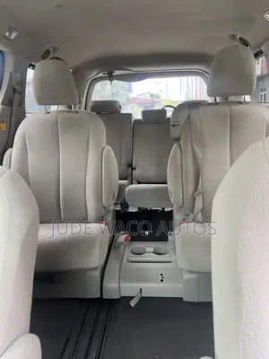 Toyota Sienna LE 7 Passenger 2011 Gold