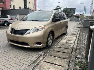 Toyota Sienna LE 7 Passenger 2011 Gold