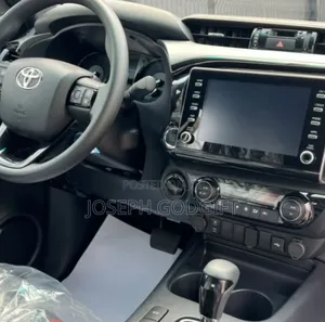 Toyota Hilux 2022 Black