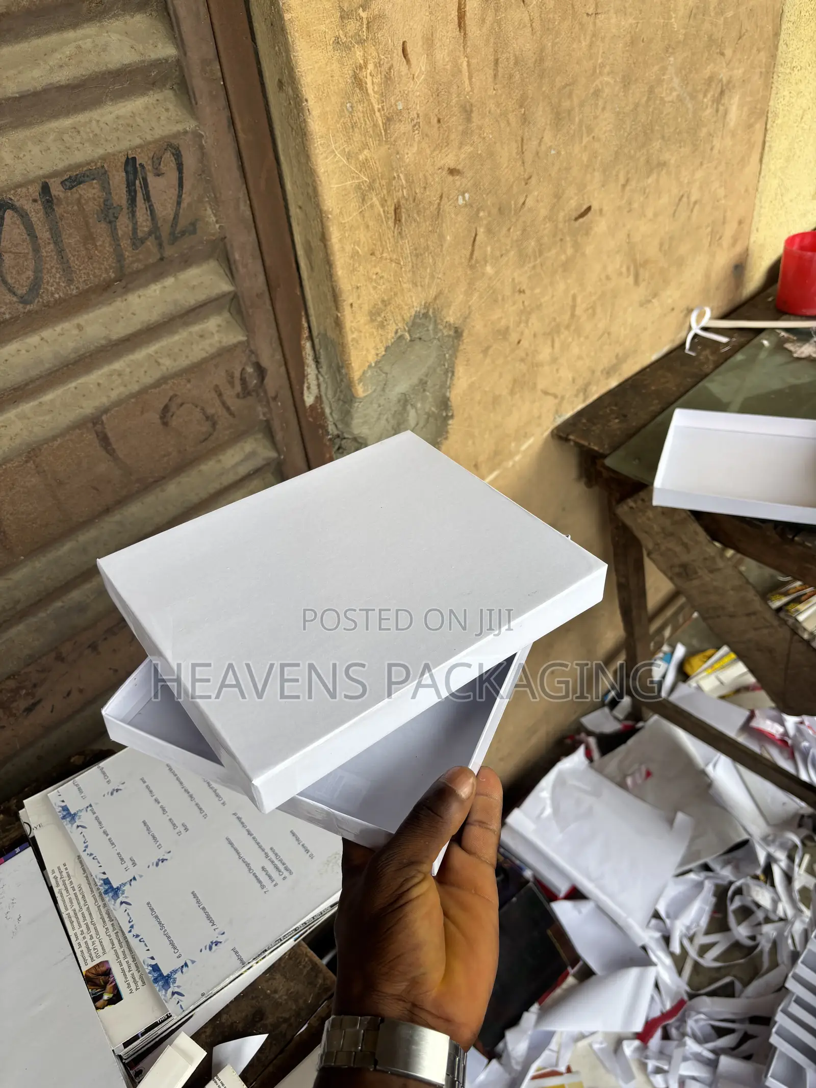 Award Boxes And Card Board Boxes Are Available