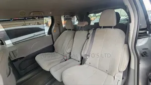 Toyota Sienna 2012 Silver