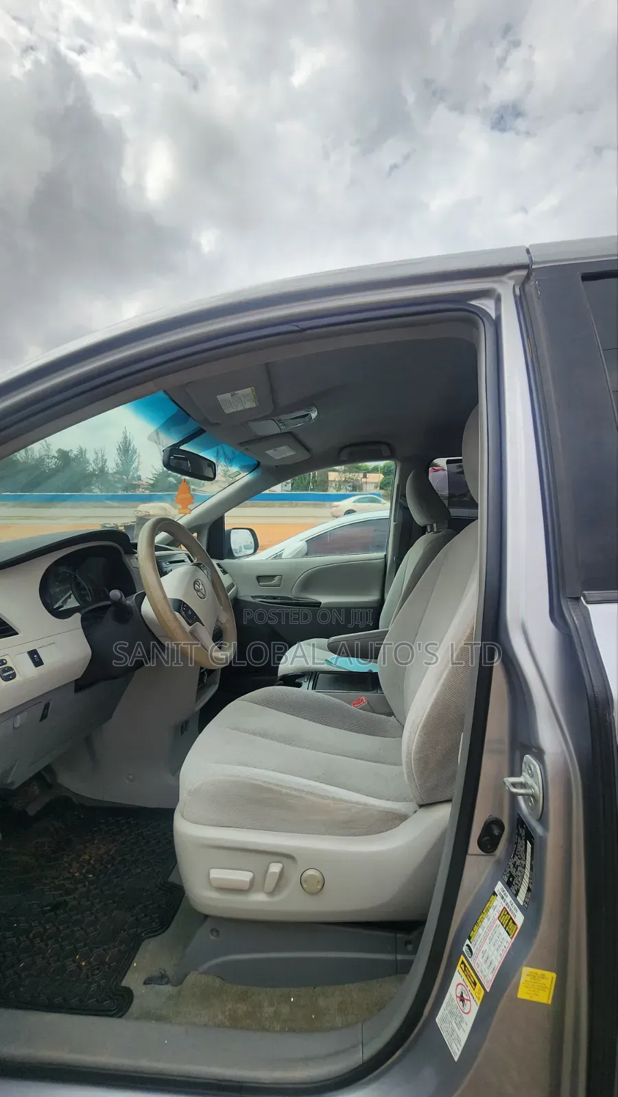 Toyota Sienna 2012 Silver