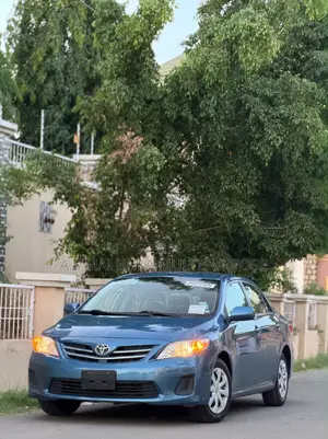 Toyota Corolla LE 4dr Sedan (1.8L 4cyl 4A) 2013