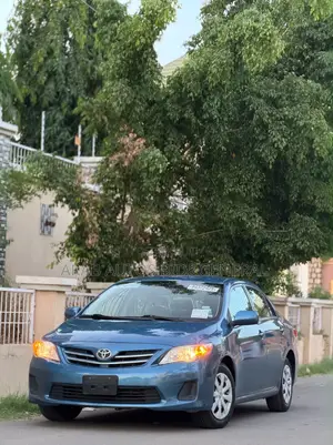 Toyota Corolla LE 4dr Sedan (1.8L 4cyl 4A) 2013