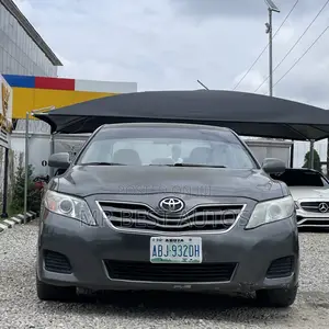 Toyota Camry LE 4dr Sedan (2.5L 4cyl 6AM) 2010 Gray
