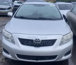 Toyota Corolla LE 4dr Sedan (1.8L 4cyl 4A) 2010 Silver