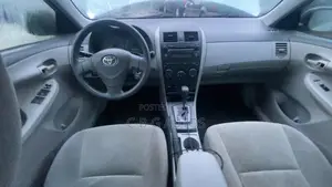 Toyota Corolla LE 4dr Sedan (1.8L 4cyl 4A) 2010 Silver
