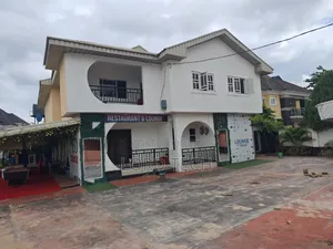 5bdrm Duplex in Dbs Road, Oshimili South for rent