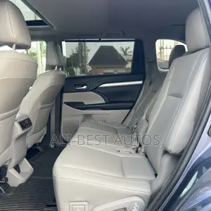 Toyota Highlander XLE 4x4 V6 (3.5L 6cyl 8A) 2018 Blue