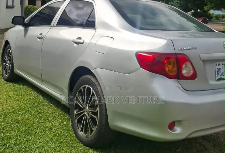 Toyota Corolla 2009 Silver