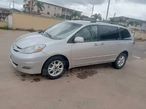 Toyota Sienna 2005 Silver
