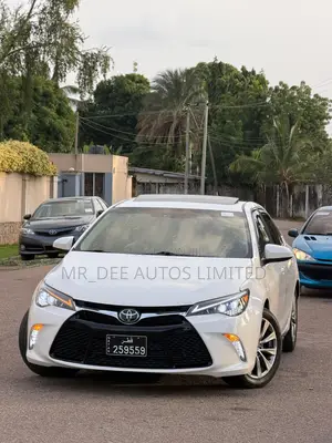Toyota Camry XLE V6 4dr Sedan (3.6L 6cyl 6A) 2016 White