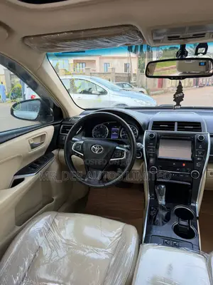 Toyota Camry XLE V6 4dr Sedan (3.6L 6cyl 6A) 2016 White