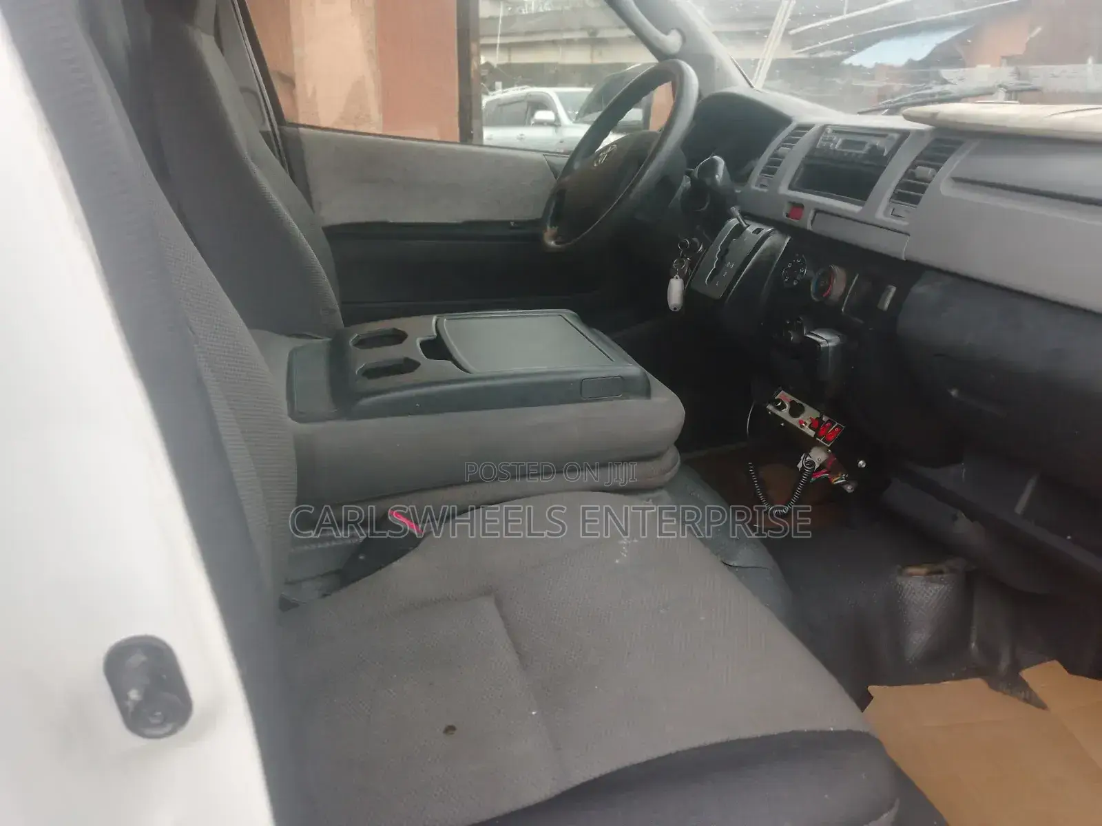 Toyota HiAce 2015