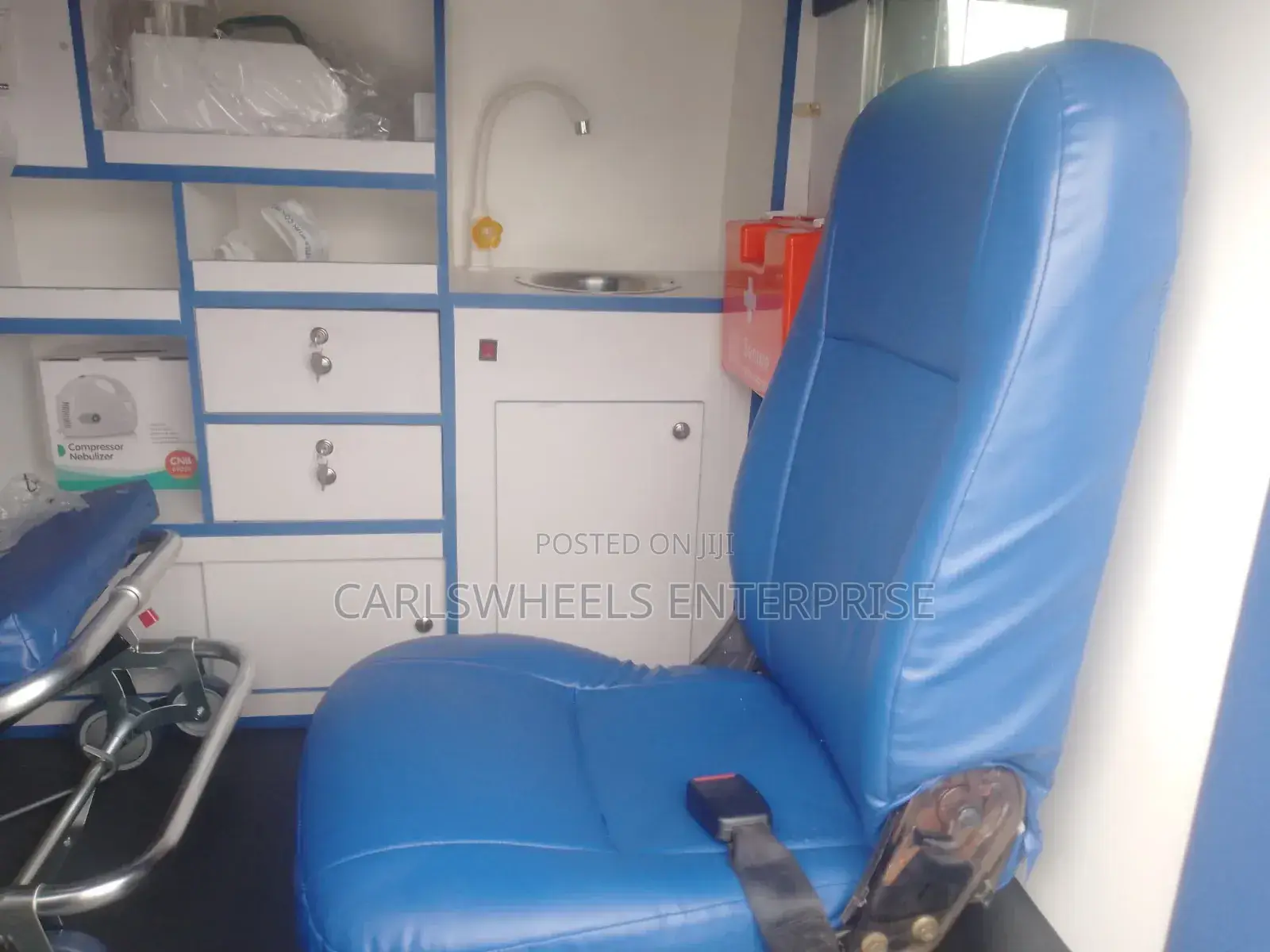 Toyota HiAce 2015