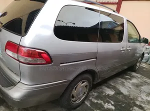 Toyota Sienna 2001 Silver
