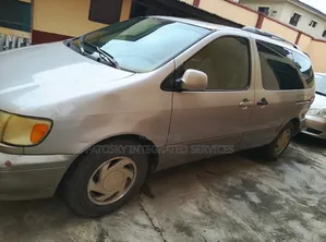 Toyota Sienna 2001 Silver